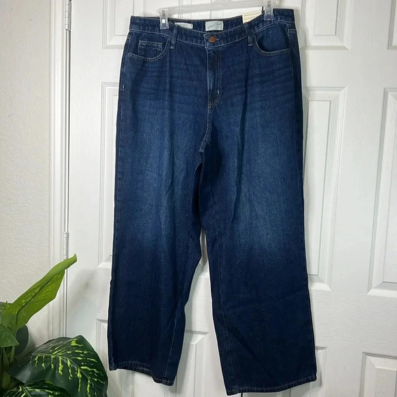 Universal Thread Relaxed Wide Leg High-rise
Dark Wash Denim Jeans - Picture 2 of 16